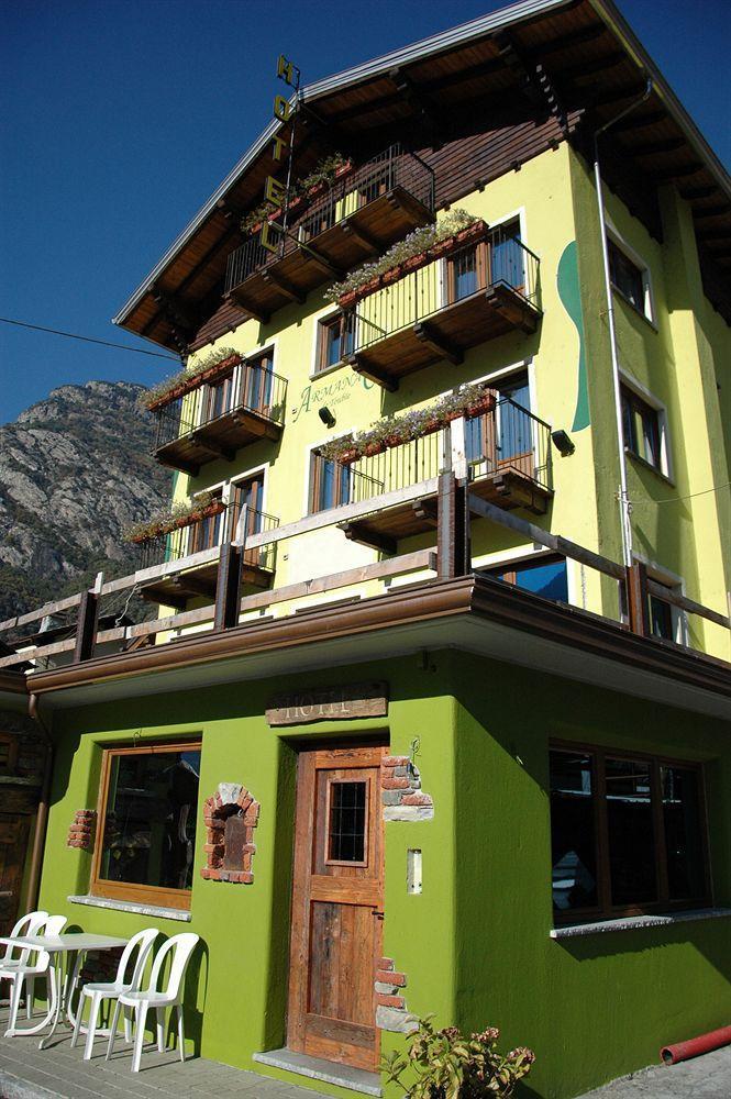 Hotel&Restaurant Armanac De Toubie Arnad Eksteriør bilde